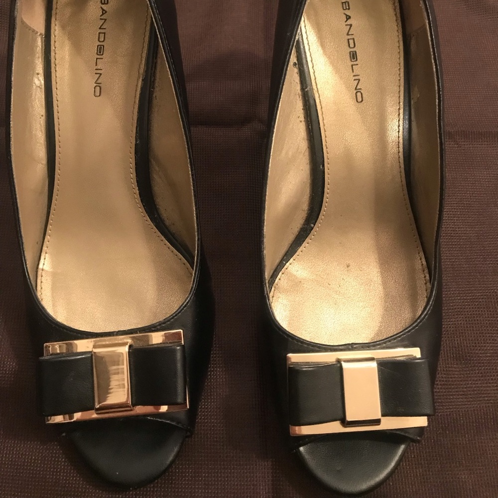 Bandolino peep toe wedge